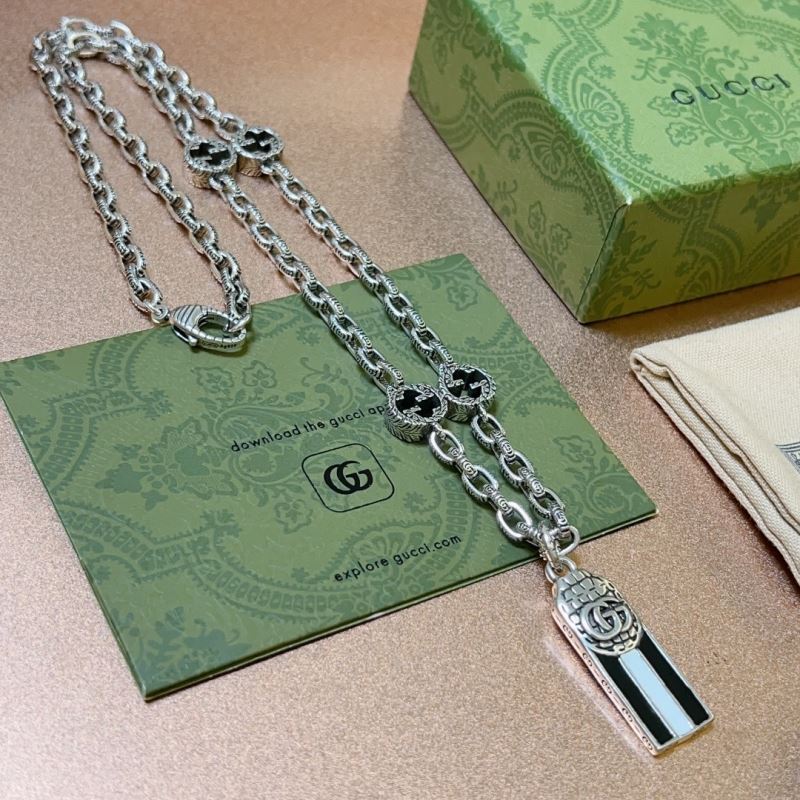 G*u*i necklaces